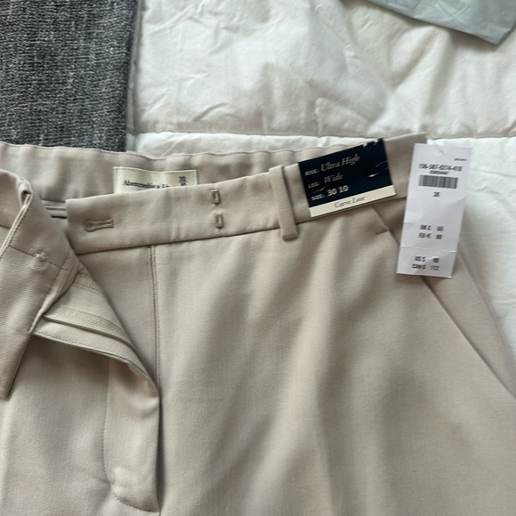 NWT: Abercrombie & Fitch Cream Wide-Leg Trousers - Picture 2 of 7